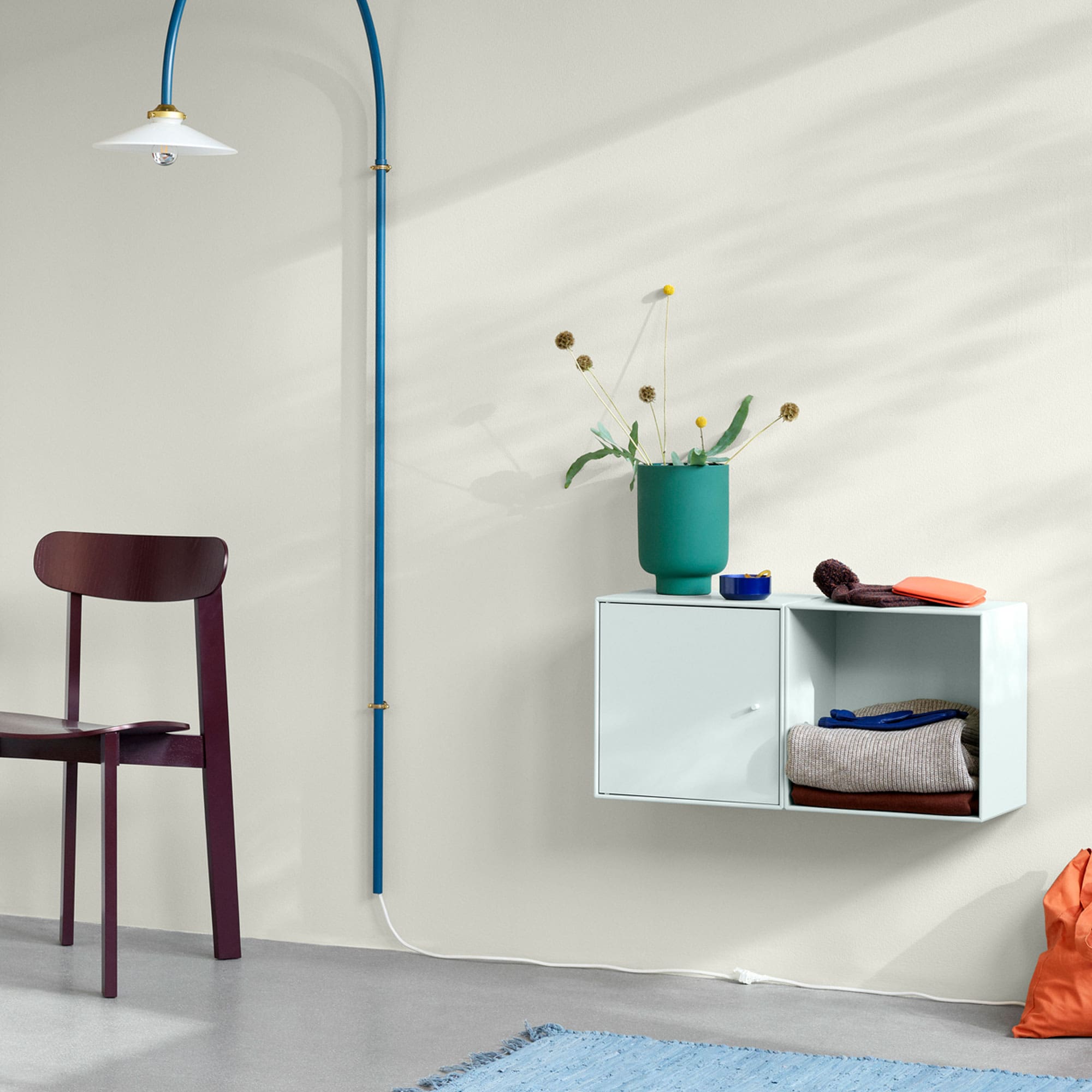 Mini 1003 Wandregal mit Tür links