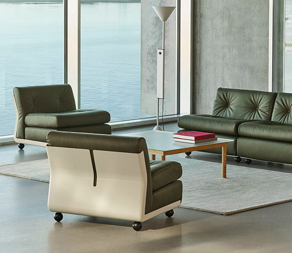 Amanta-sense-forest-and-cream-beige-shell_Twist-Floor-Lamp-cream-white_Kofi-clear-glass-tabletop-wb-lacquer-oak-frame