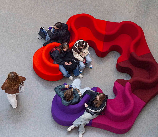 Die-Neue-Sammlung-Social-Seating-Verpan-Verner-Panton-Sofa