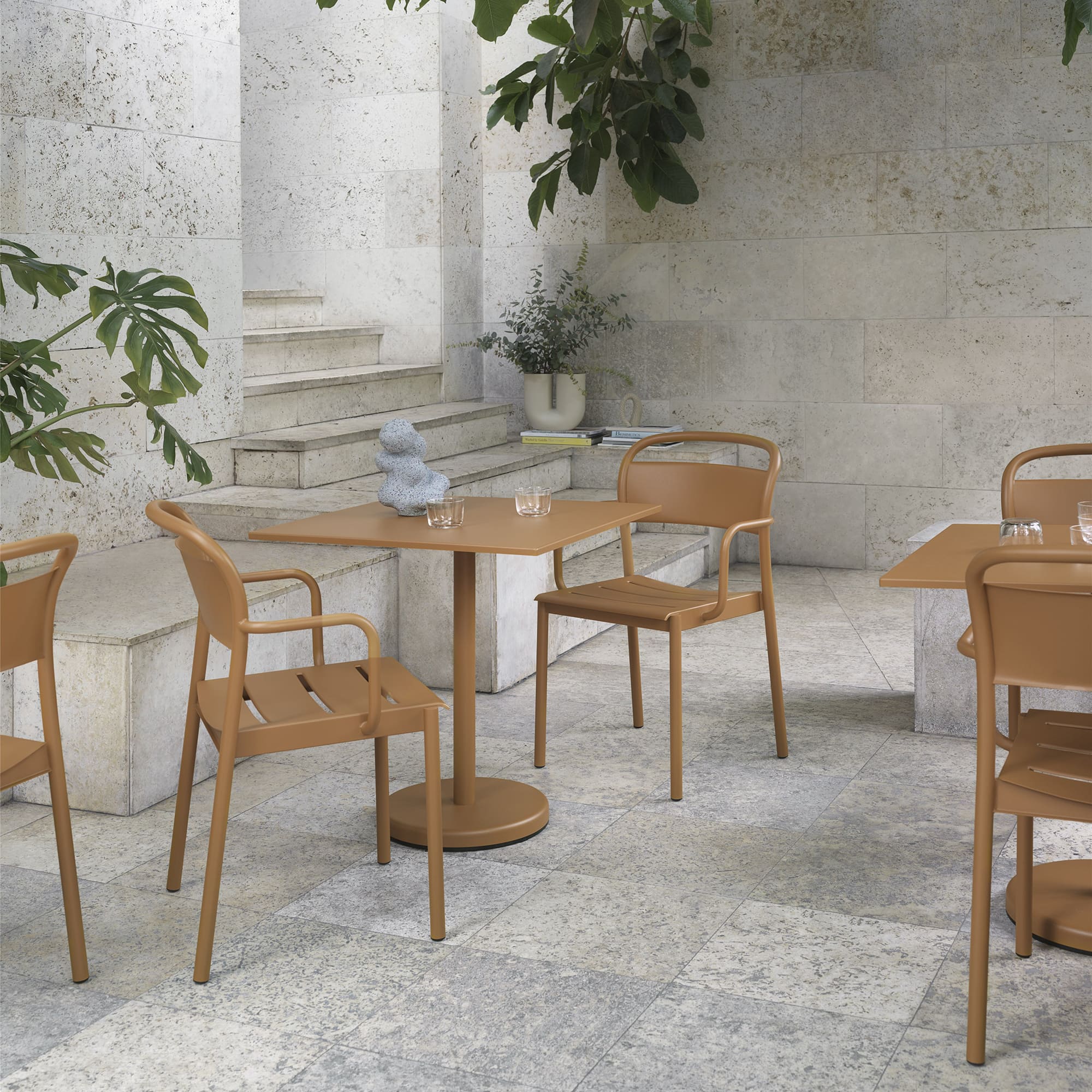 Linear Steel Armlehnstuhl