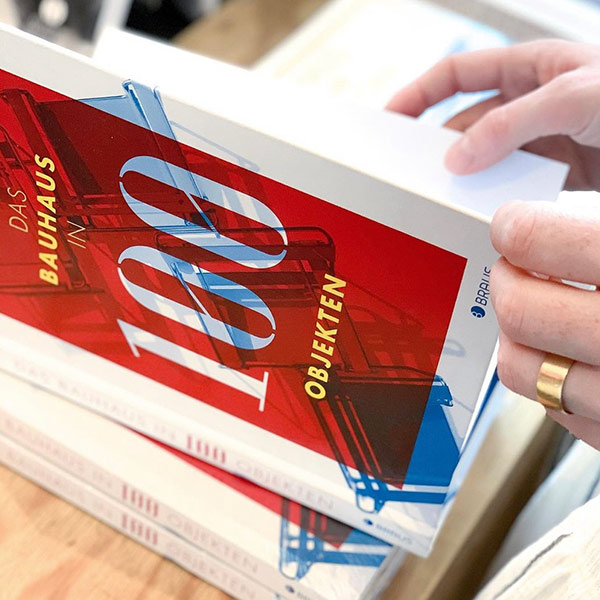 Das-Bauhaus-in-100-Objekten_Buch-IMG_8563