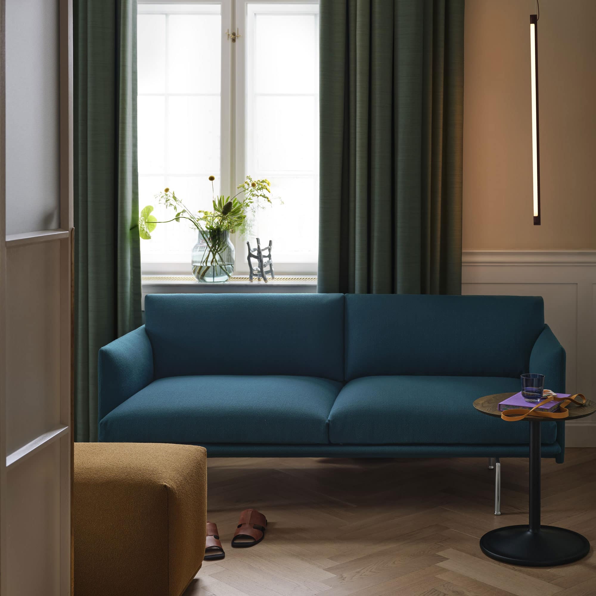 Outline Zweisitzer Sofa