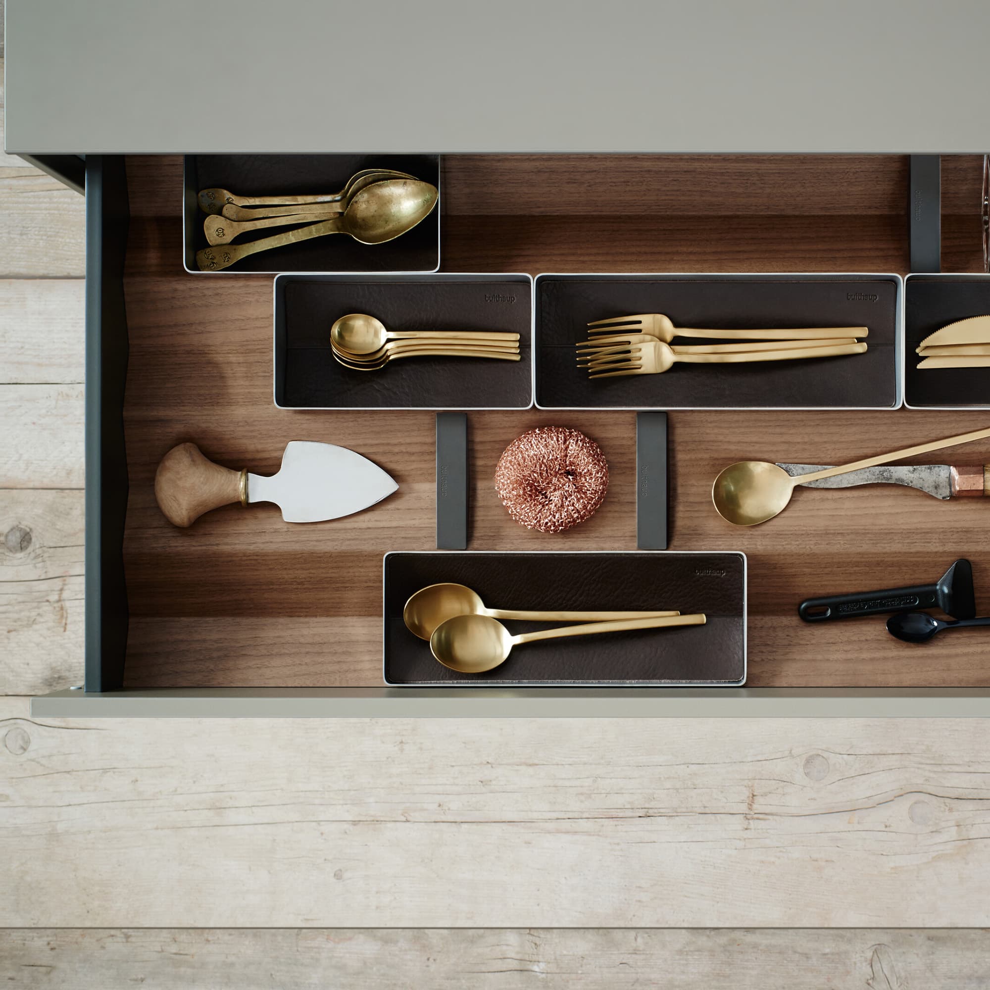 Utensilien-Schale für funktionale Prismen