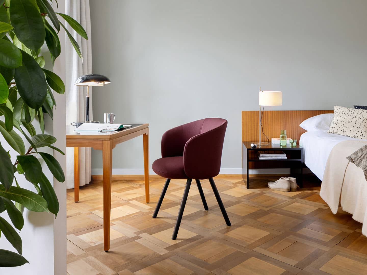 8865527_Vitra-Mikado-Hotelzimmer-ohne-Koffer_web_4-3_v_fullbleed_1440x