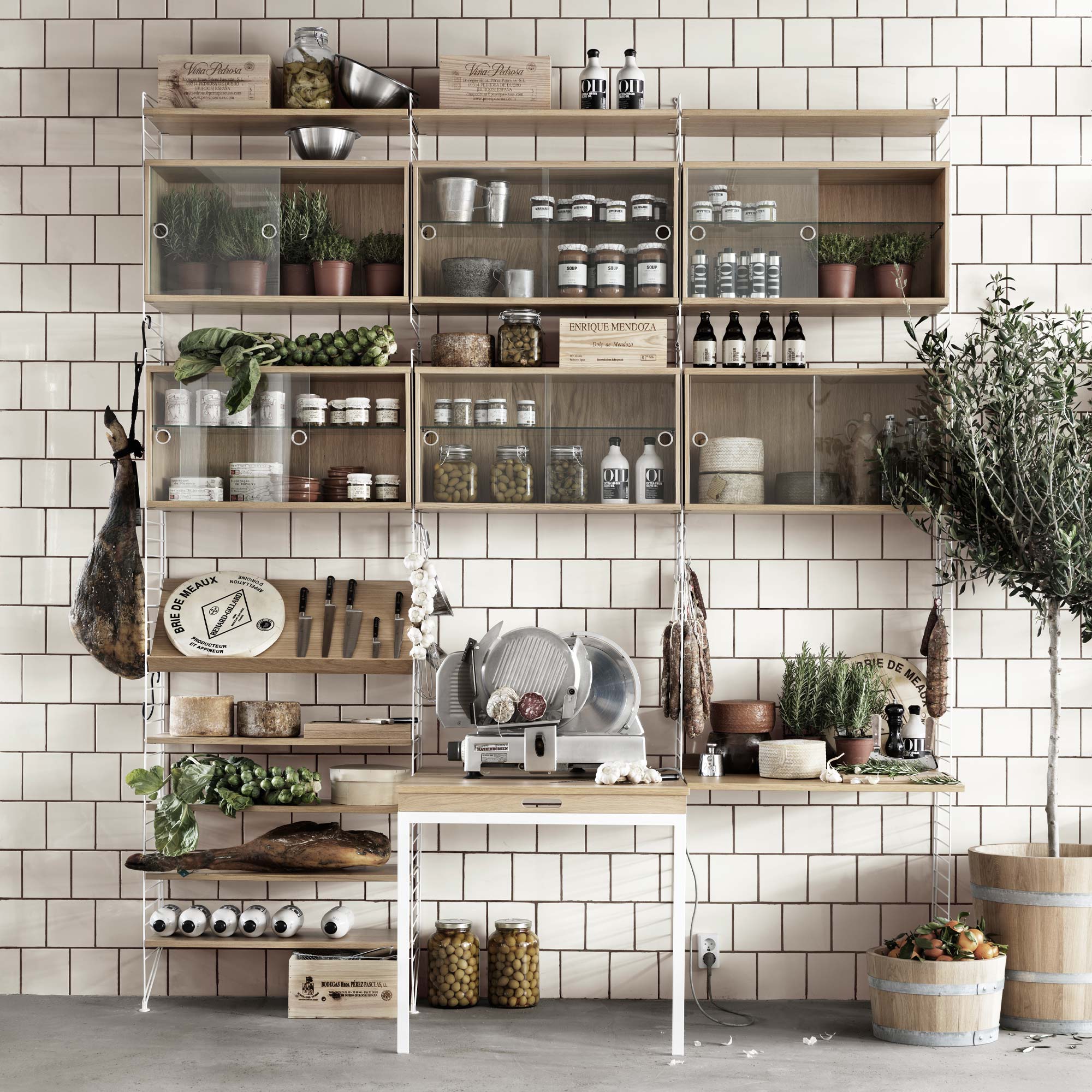 Vitrinenschrank groß