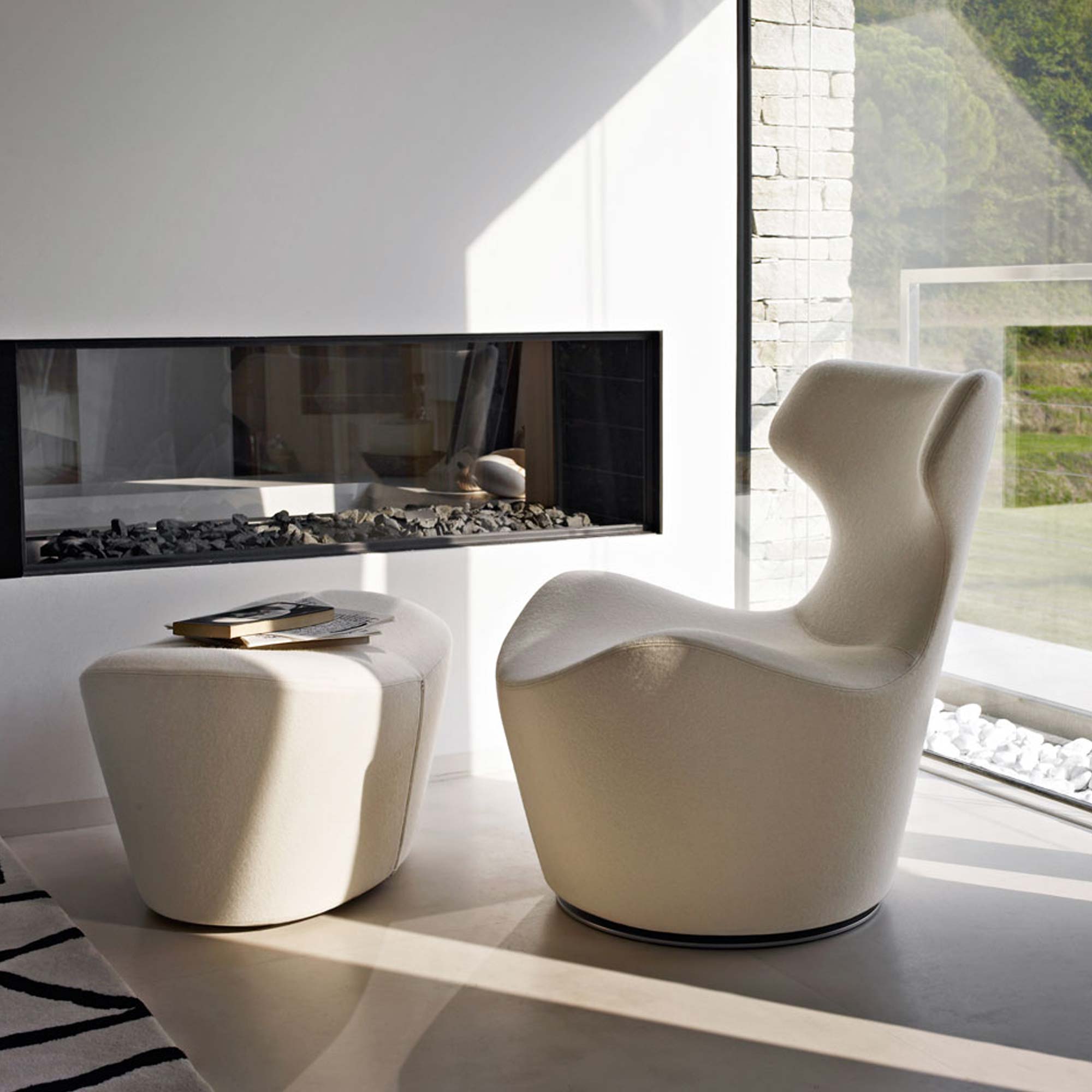 Grande Papilio Sessel mit Ottoman