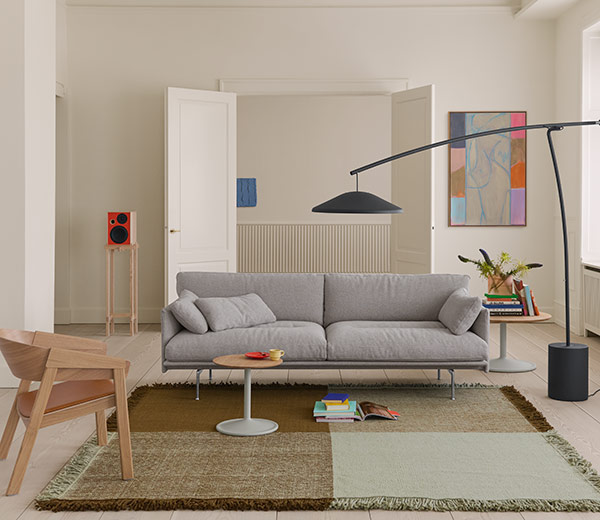 Vorschau_outline-soft-3-seater-clay-12-polished-alu-contra-floor-lamp-verso-rug-cover-lounge-cognac-leather-high-res