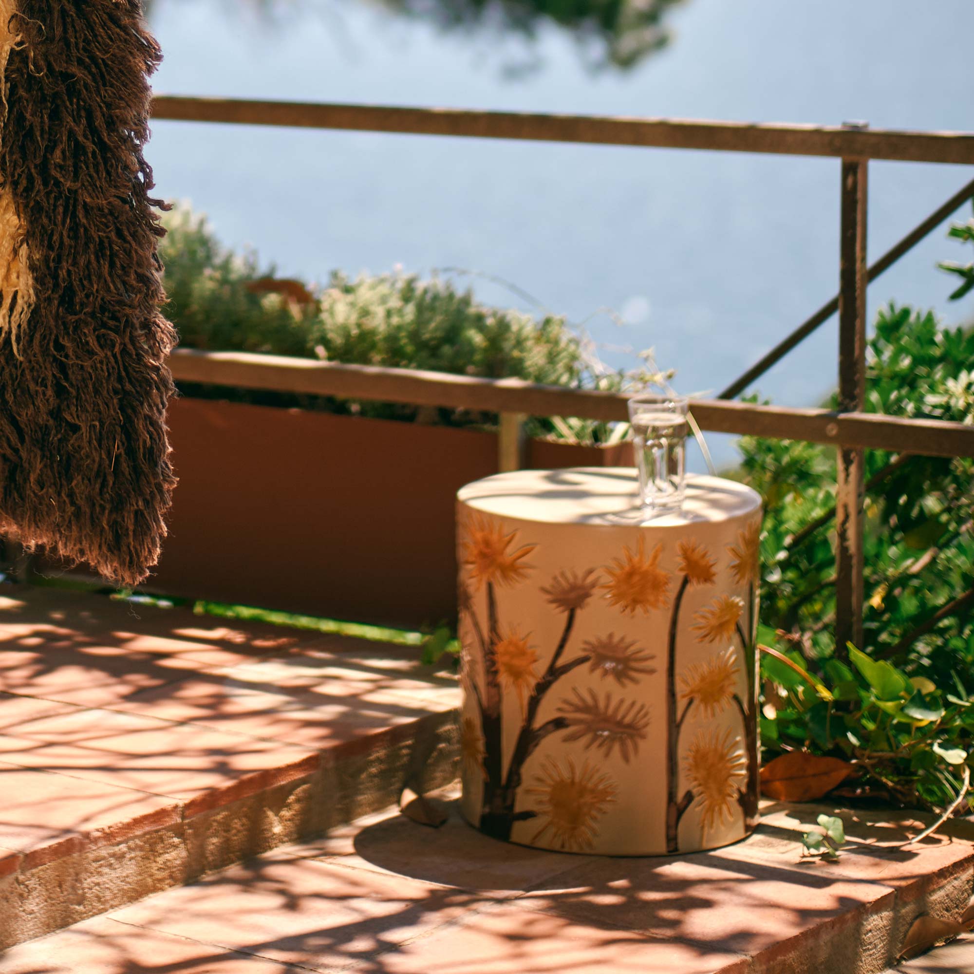 Earthenware Side Table Coastal Beistelltisch