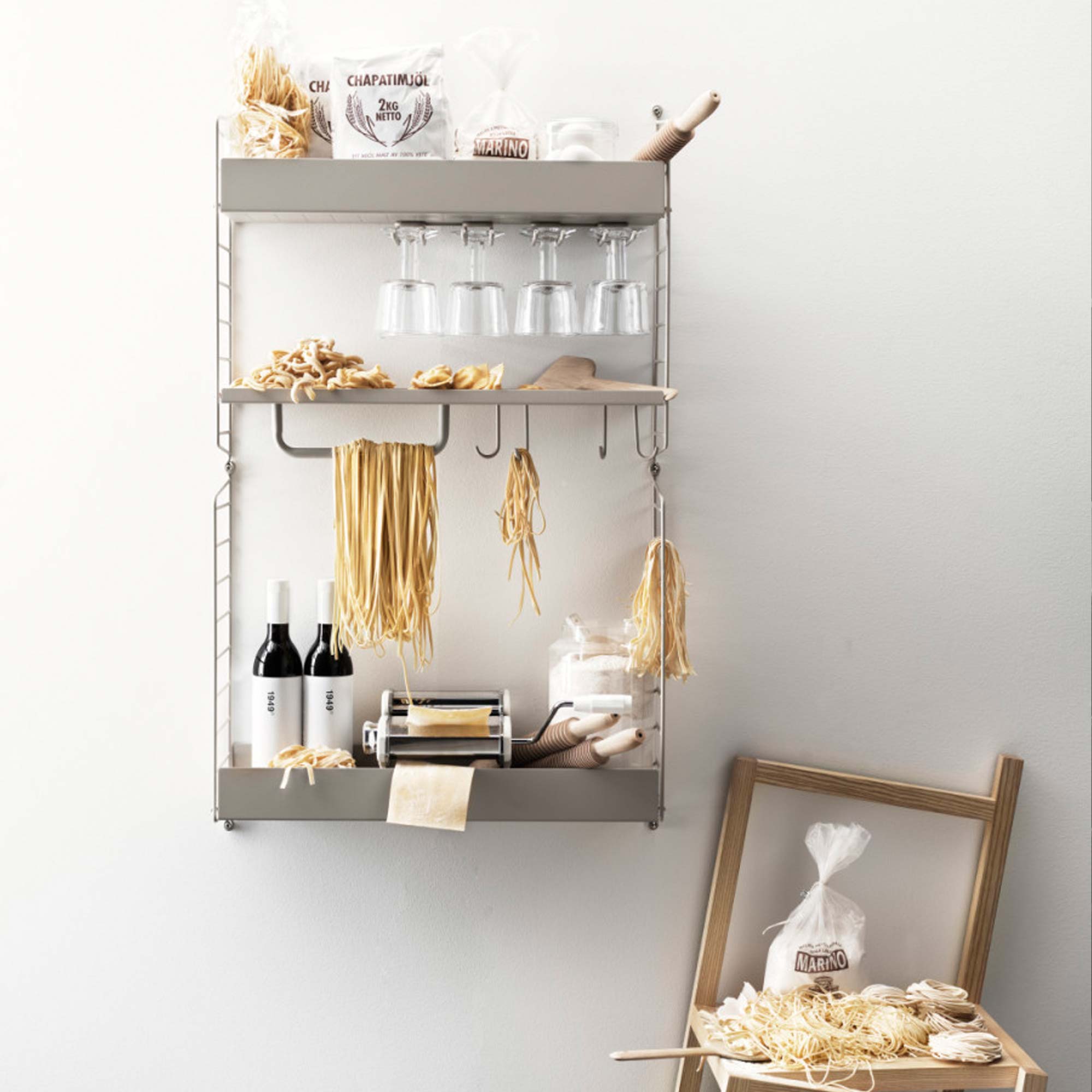 Regalboden aus Metall mit niedriger Kante