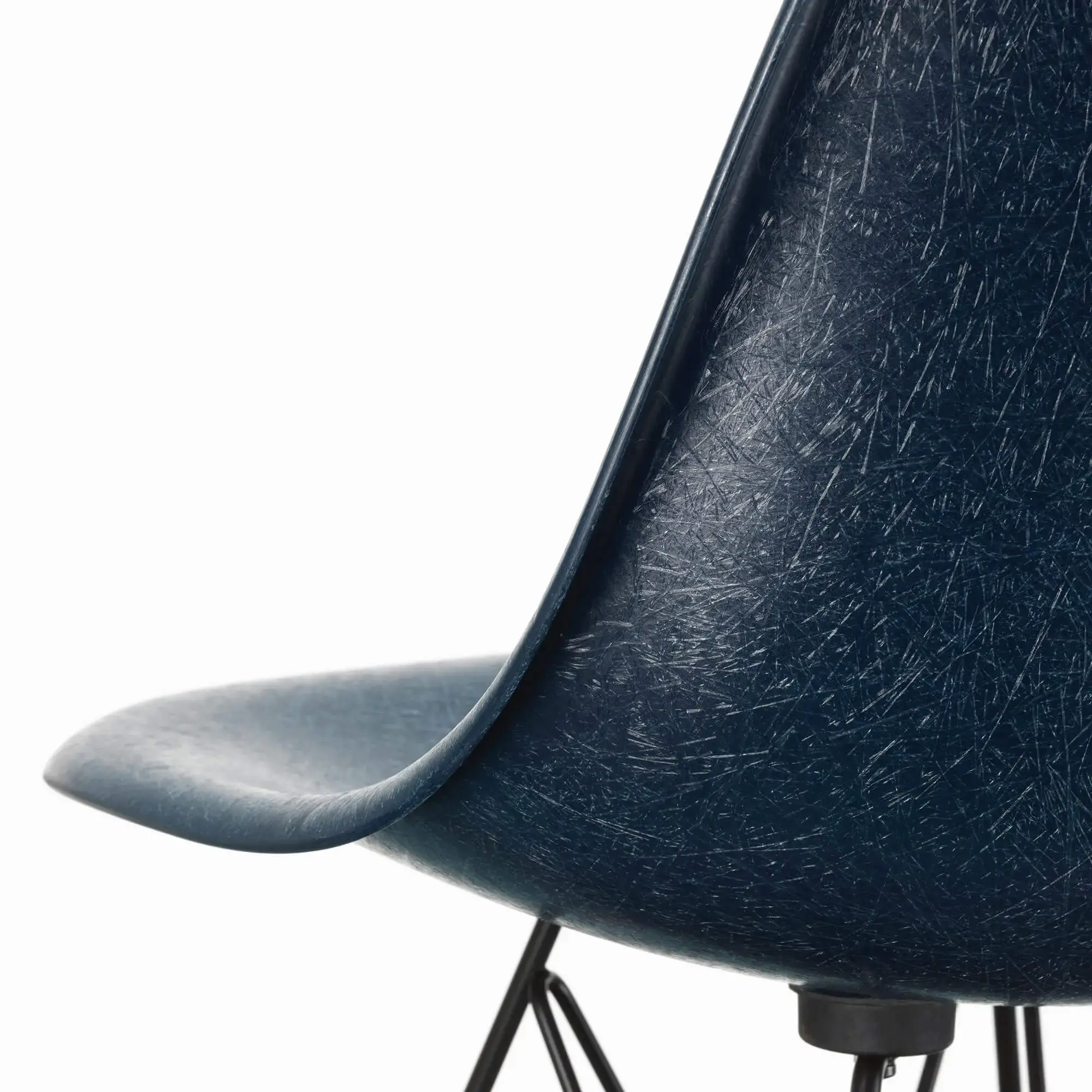 Eames Fiberglass Sidechair DSW