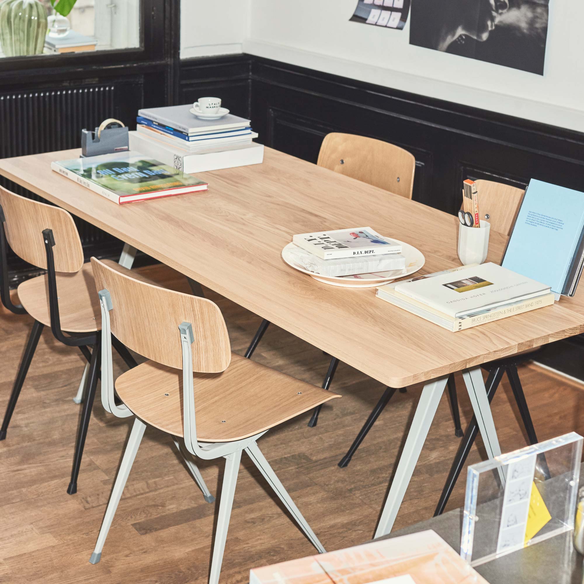 Pyramid 02 Table Tisch