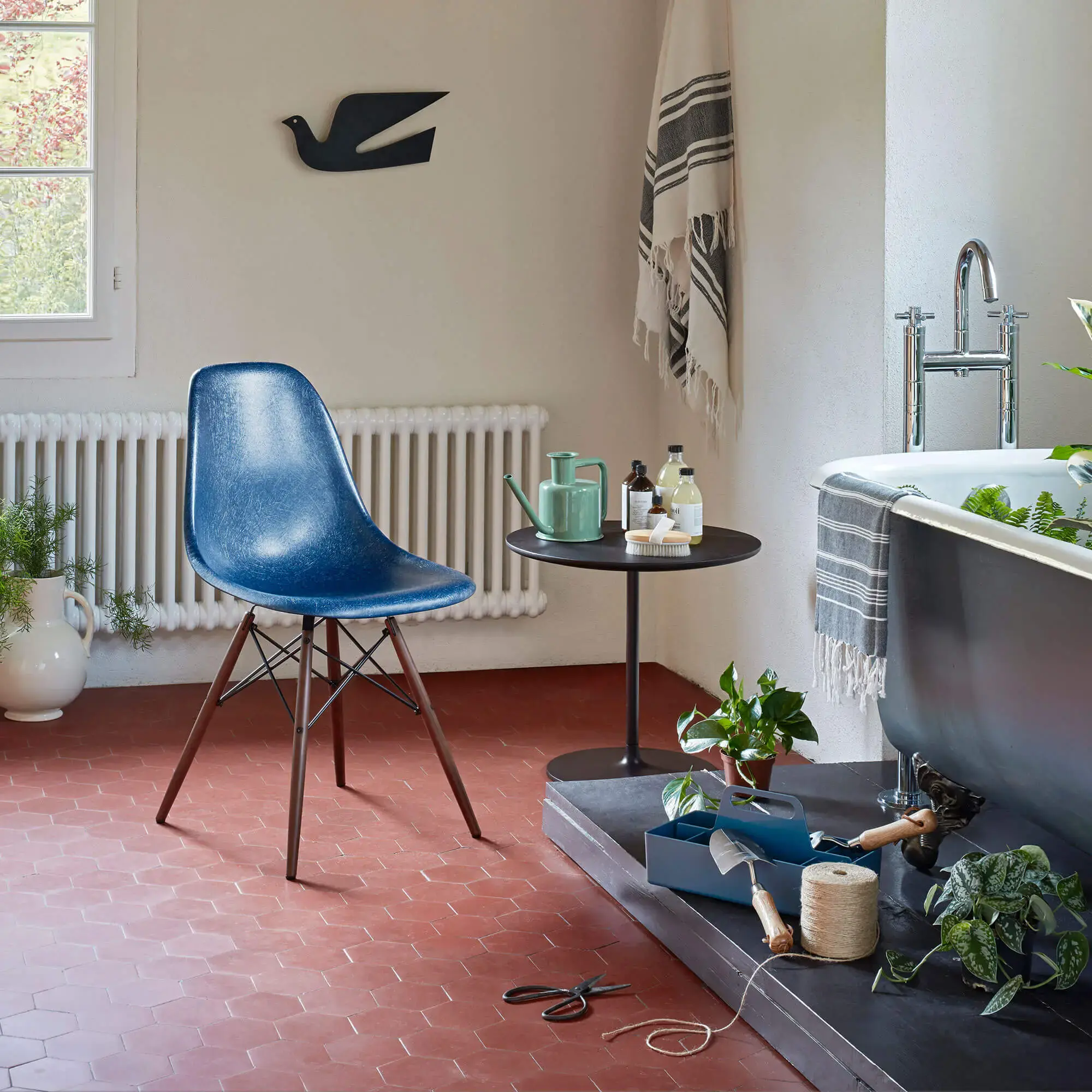 Eames Fiberglass Sidechair DSW