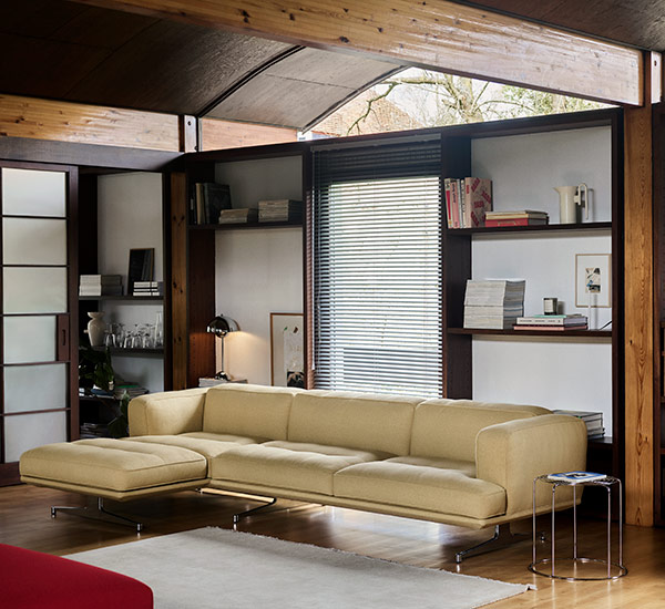Vorschau_ATD_Lifestyle-Images_Collection-New-for-Autumn_Retail_2024_Inland-AV42_The-Moor-AP19_RFH-Lounge-Chair-RD8_Wire-Stool-VP11-_Momento-Vase-JH40_Momento-Jug-JH38_Collect-Glass-and-Carafe-SC60-SC63_Mnemonic-MNC5_Flowerpot-VP3