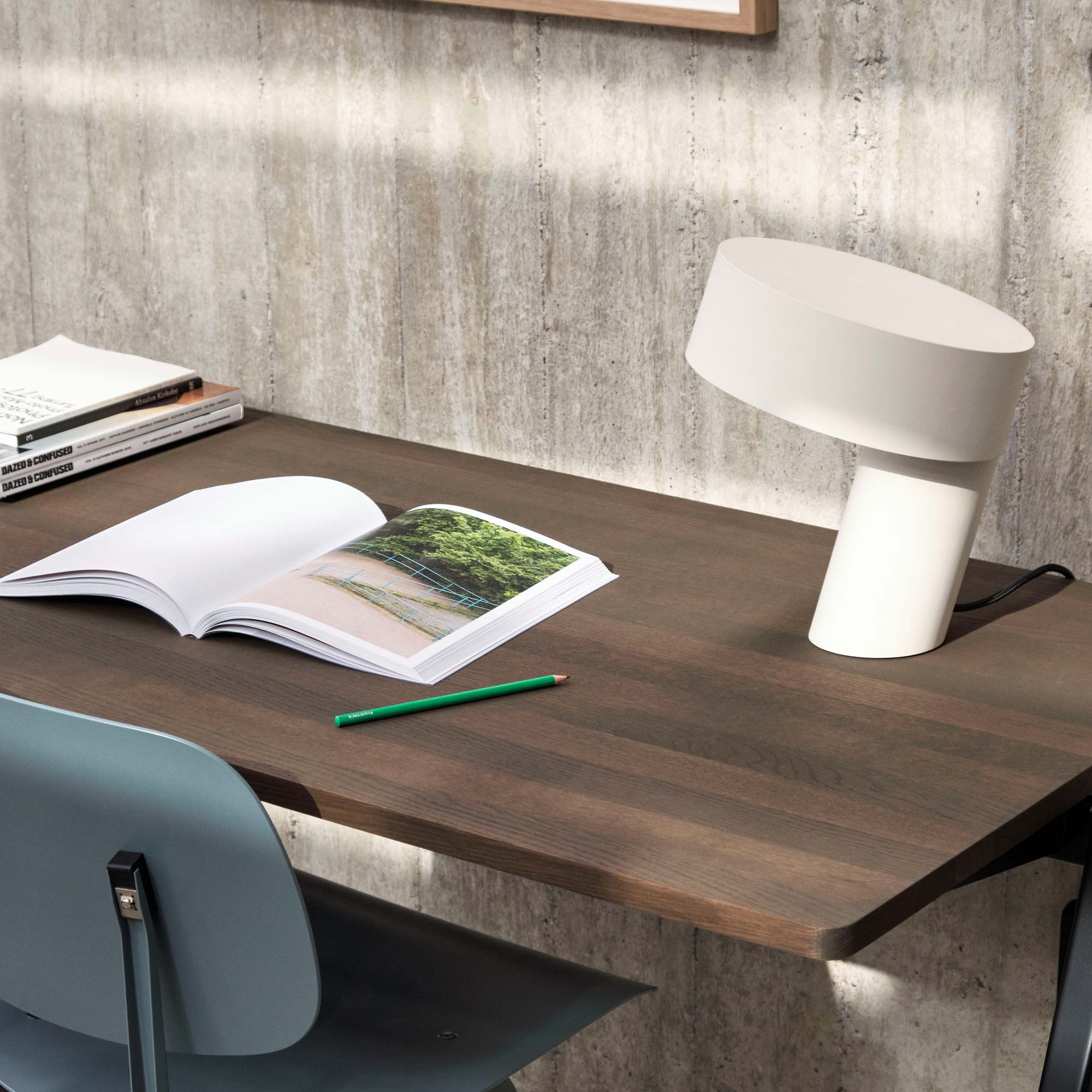 Pyramid 01 Table Tisch