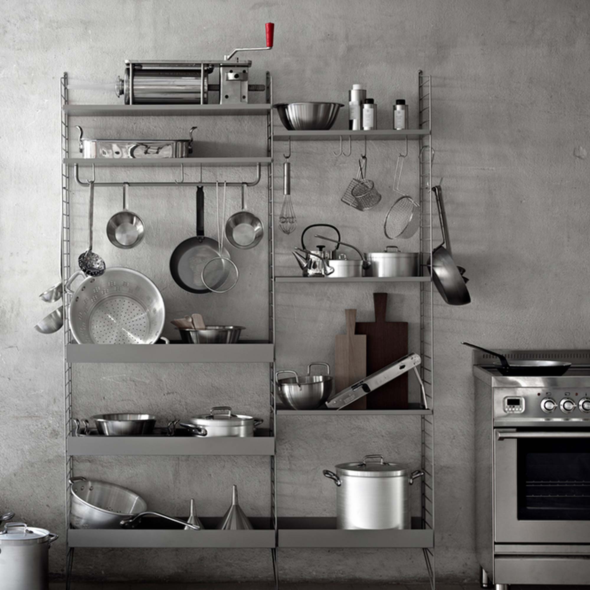 Regalboden aus Metall mit niedriger Kante