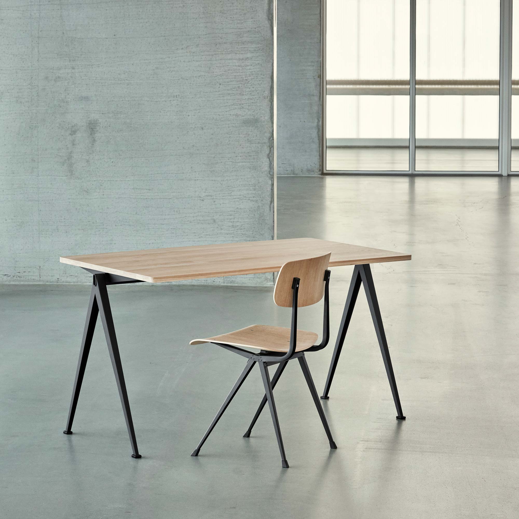 Pyramid 01 Table Tisch