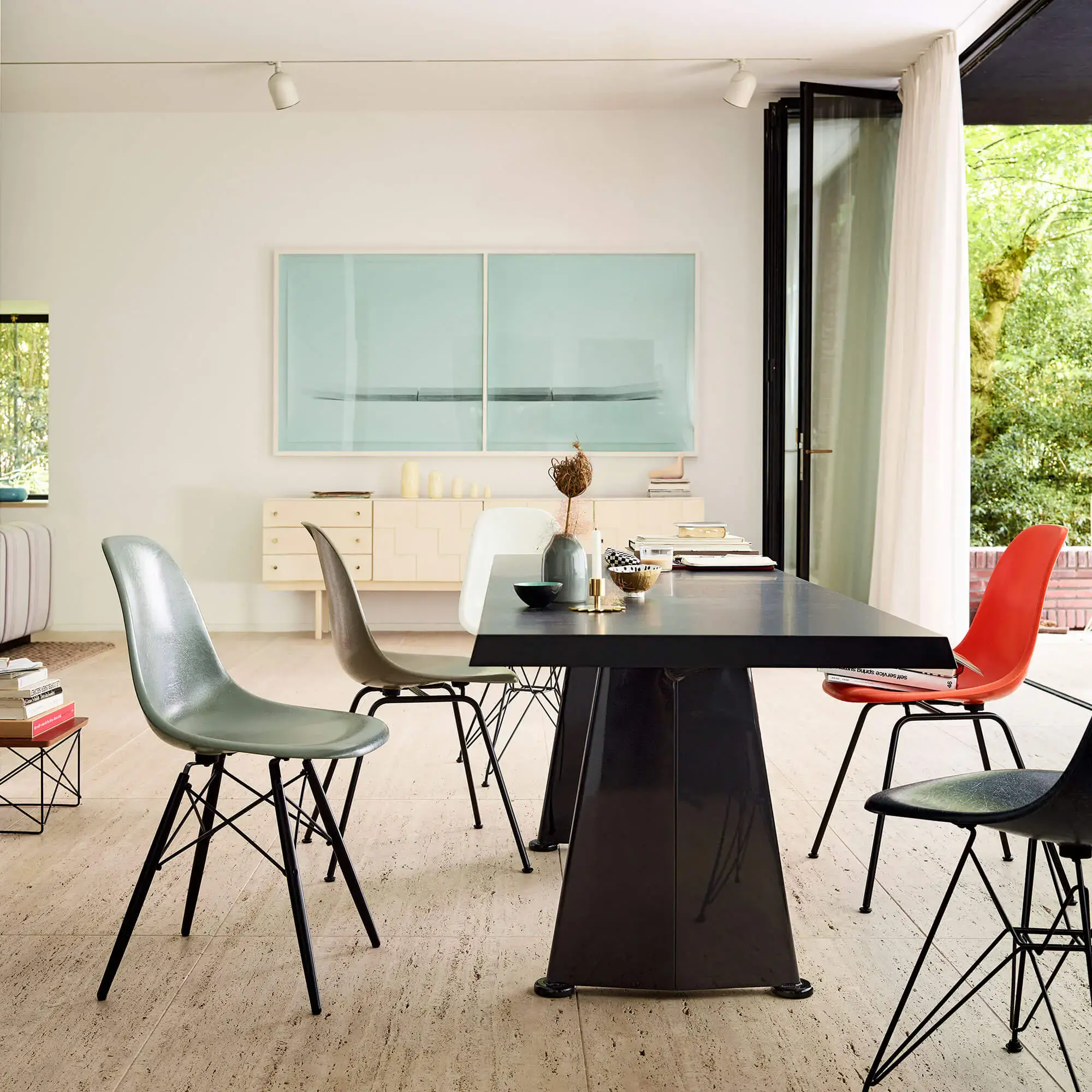 Eames Fiberglass Sidechair DSW