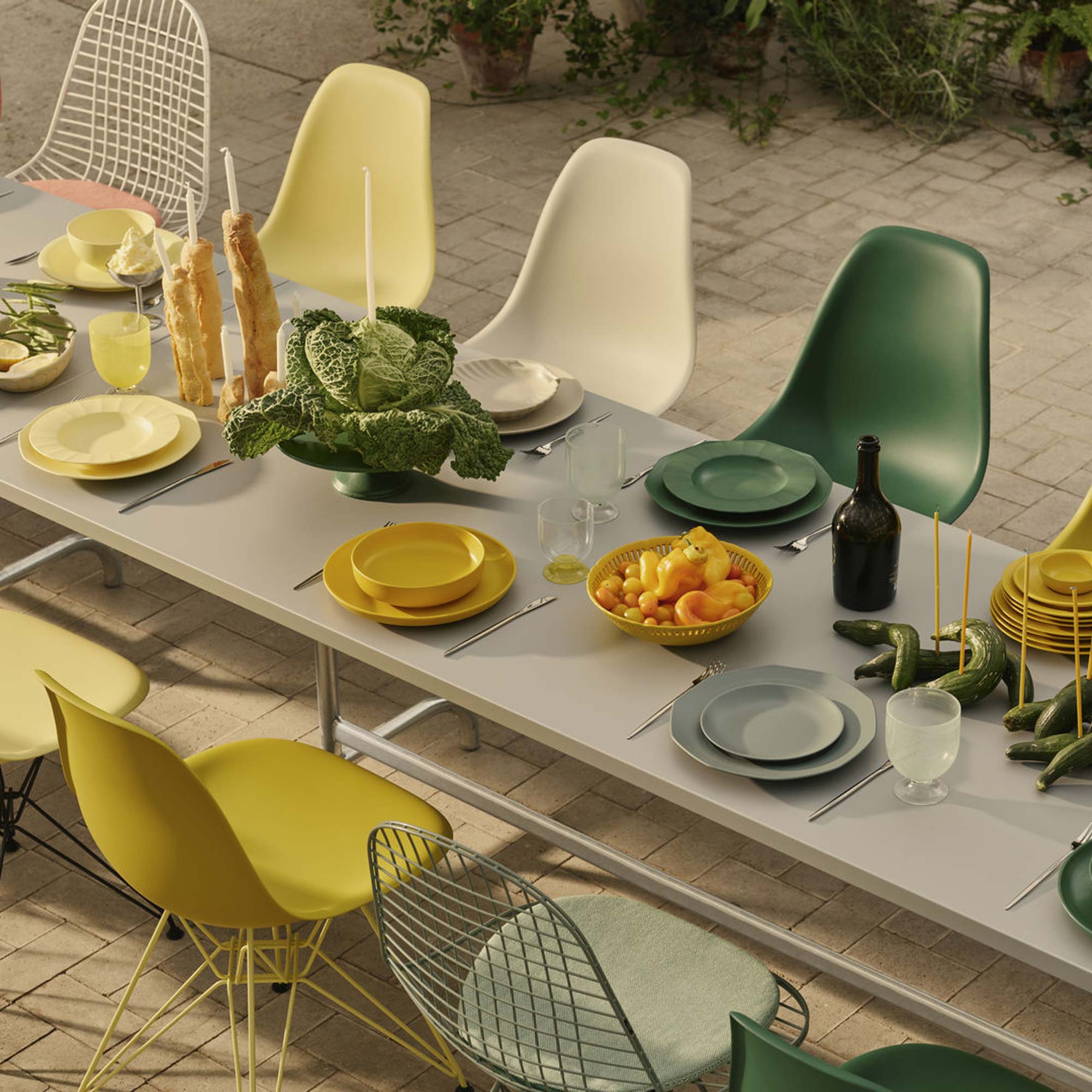 Eames Fiberglass Sidechair DSR