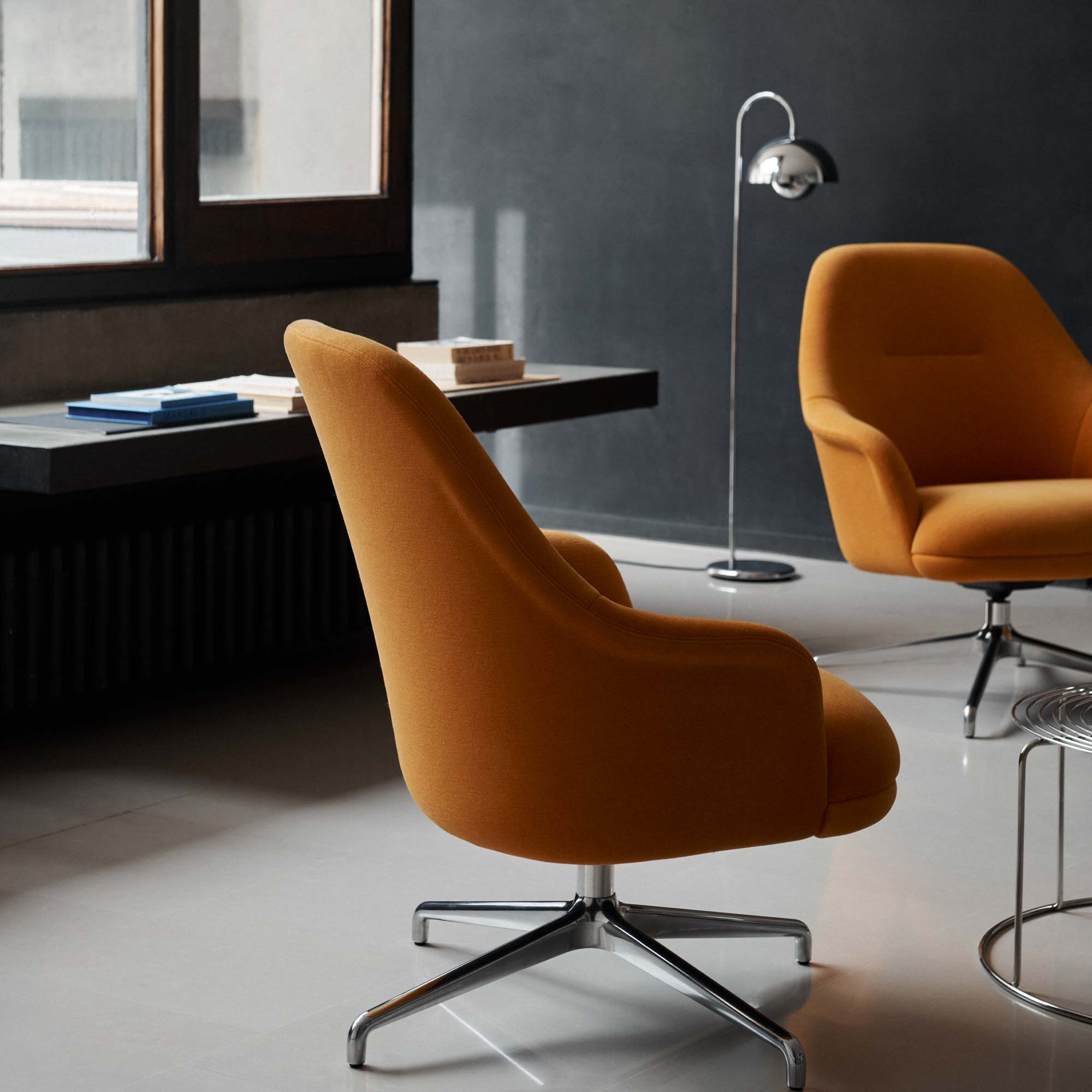 Rely HW139 Lounge Chair