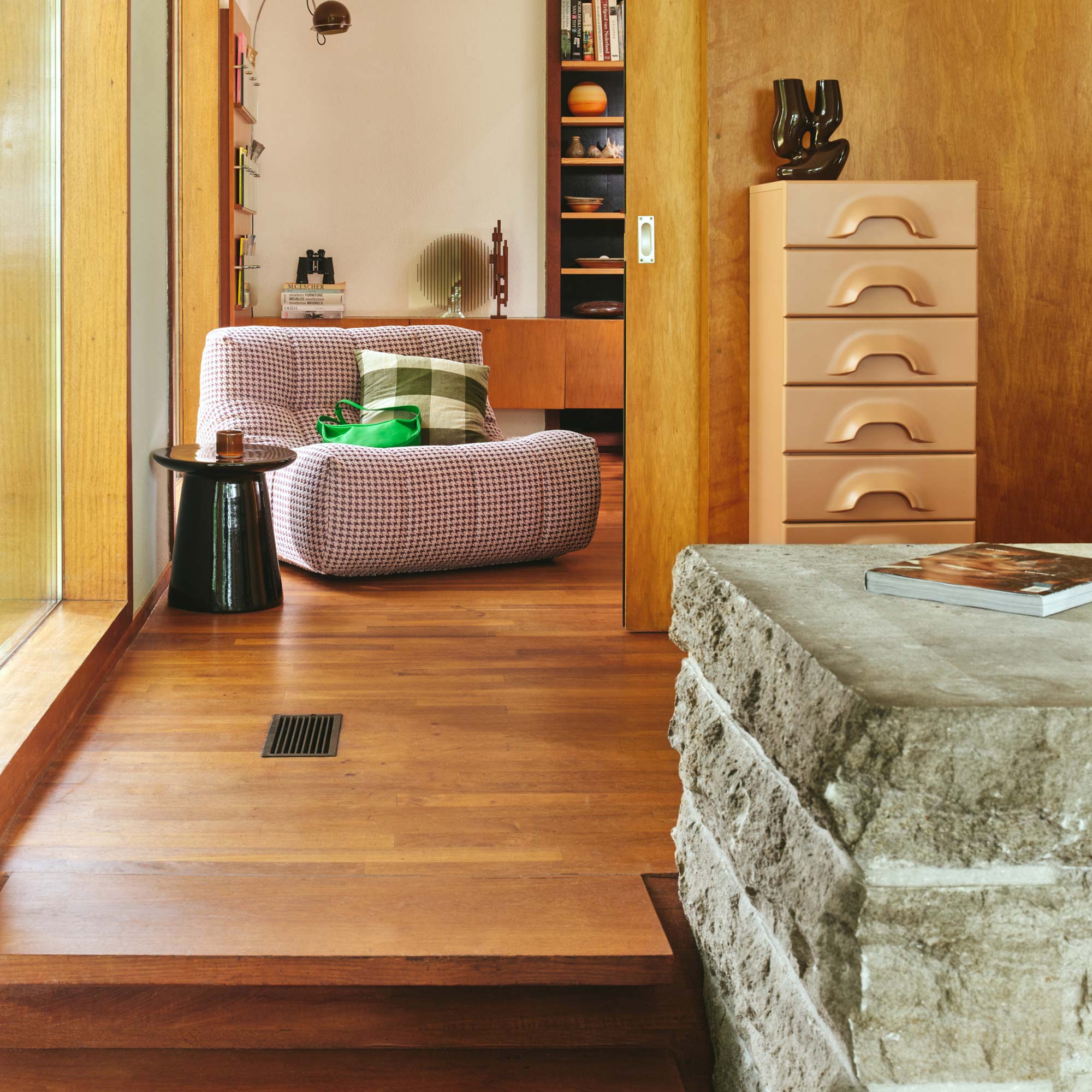 Earthenware Side Table Medium Beistelltisch