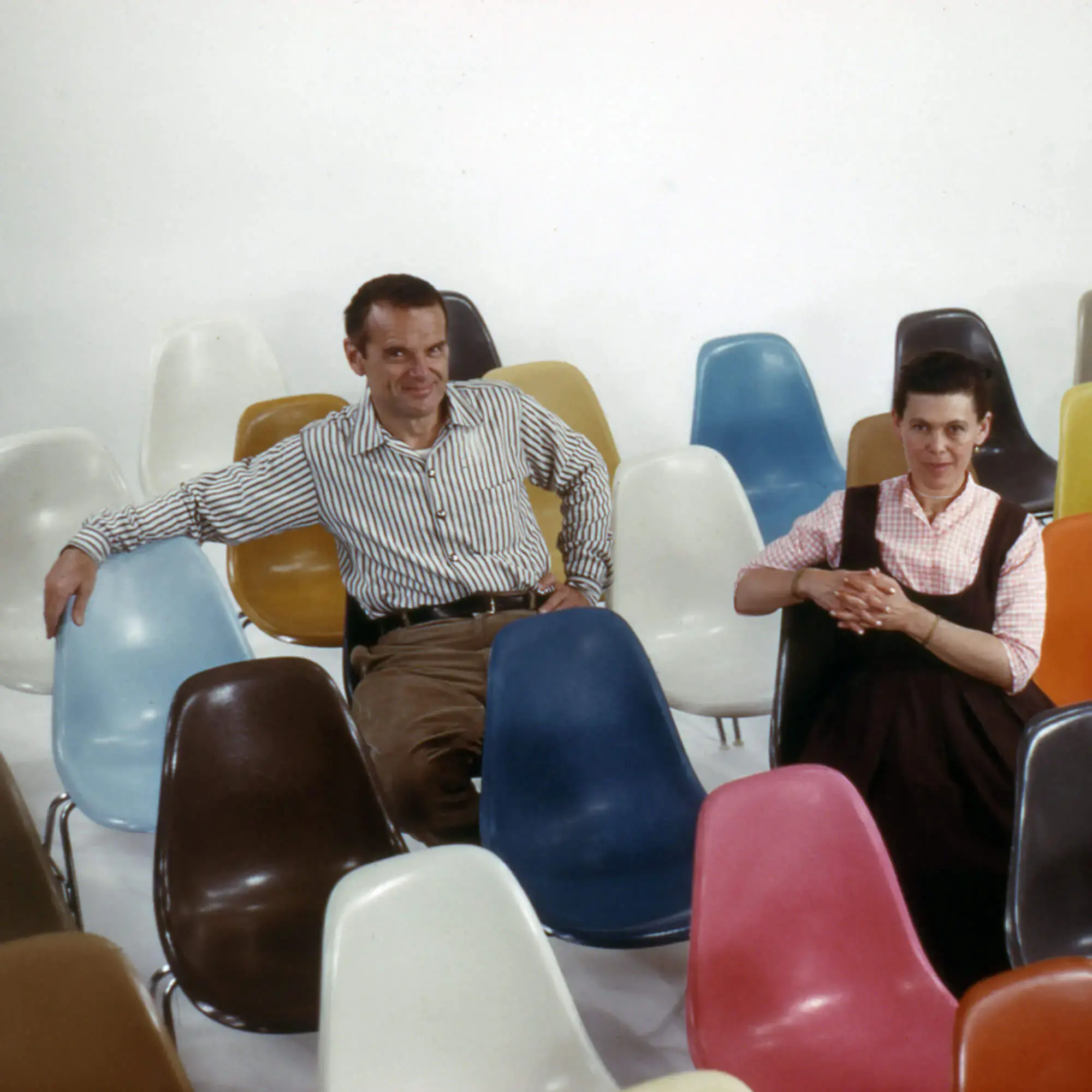 Eames Fiberglass Sidechair DSW