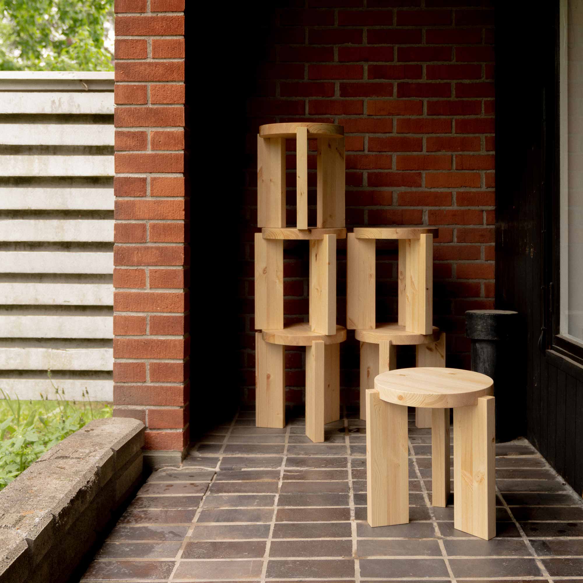 001 Stool Hocker