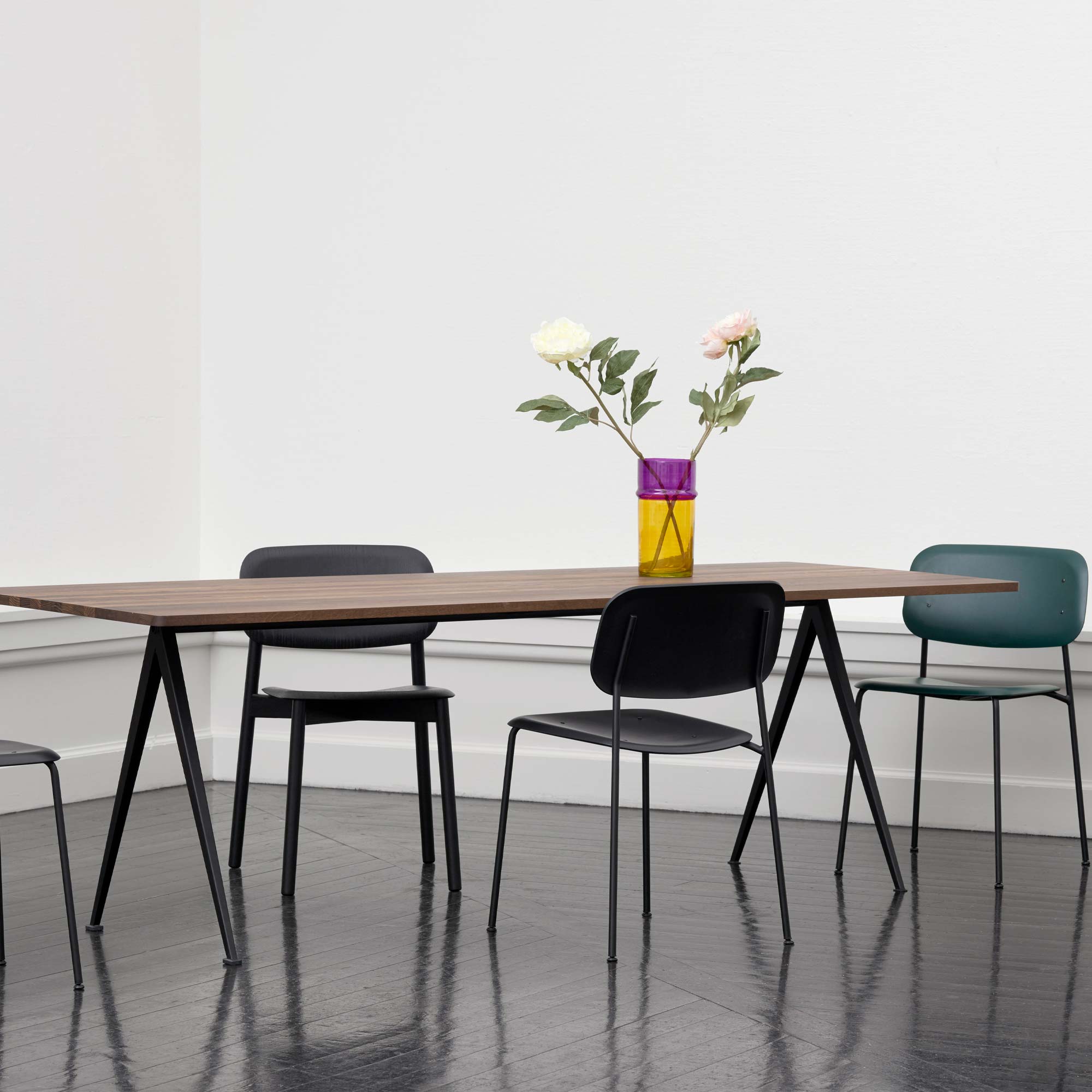 Pyramid 02 Table Tisch
