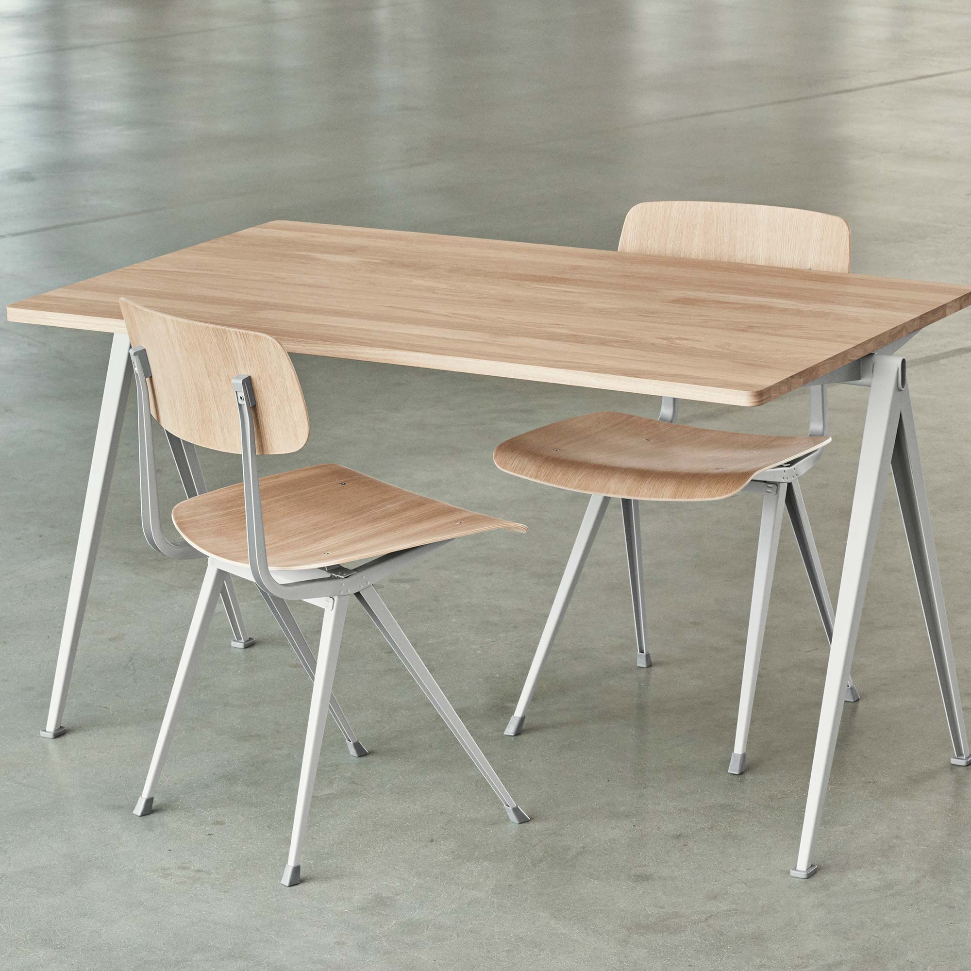 Pyramid 01 Table Tisch