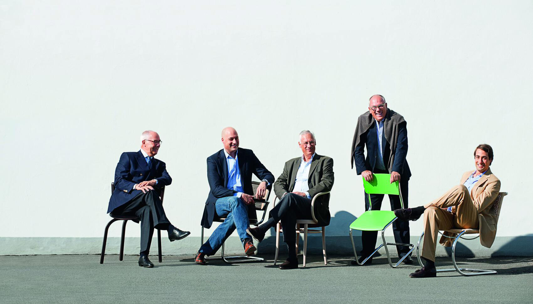 Fünf Mitglieder der Familie Thonet, die heute noch für Thonet arbeiten auf einem Bild von 2011