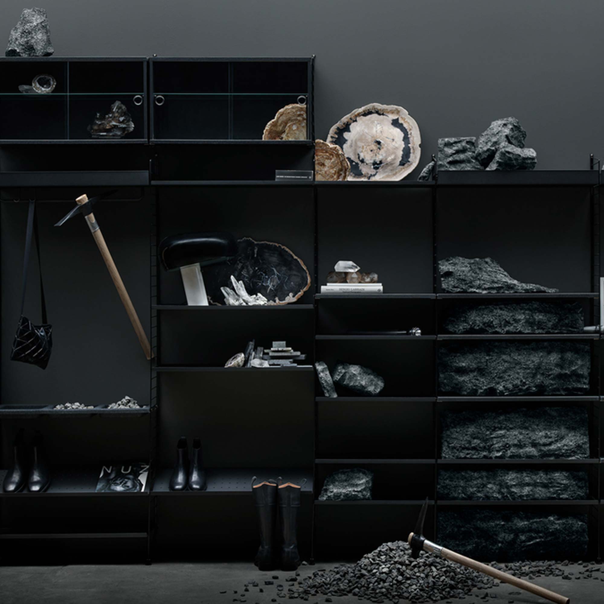 Regalboden aus Metall mit niedriger Kante