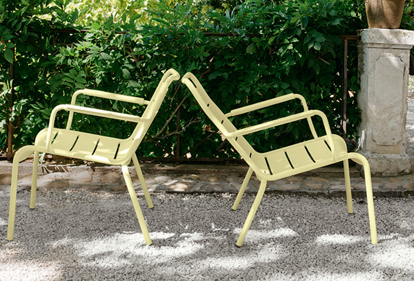 Lounge Sitz und Sessel der Fermob Serie LUXEMBOURG_ in CITRON im Vergleich