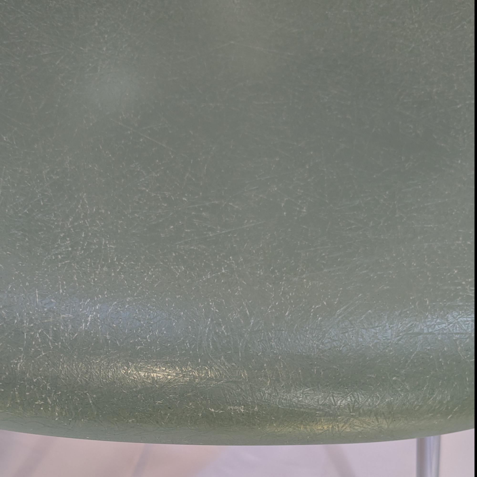 Eames Fiberglass Side Chair DSX