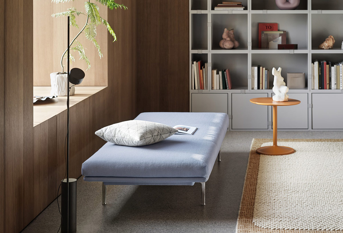 Muutos Outline Daybed im hellblaune Stoff Vidar