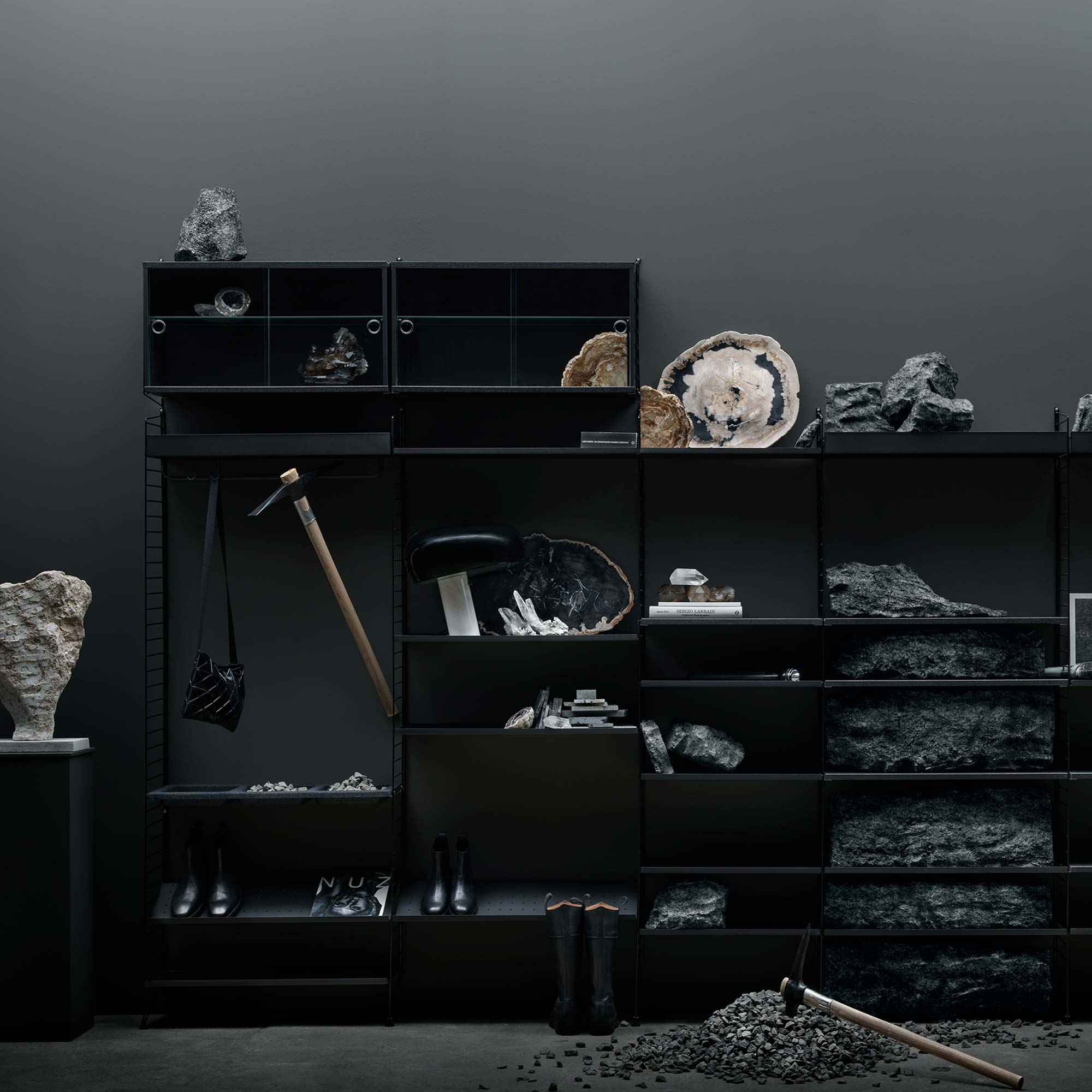 Vitrinenschrank groß