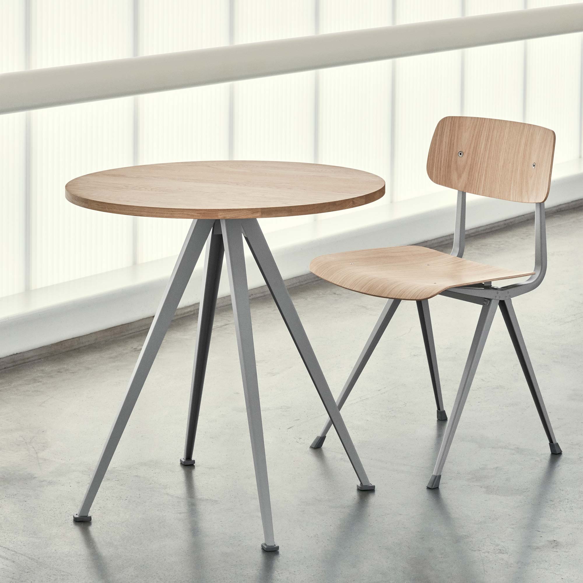 Pyramid 21 Café Table Tisch rund