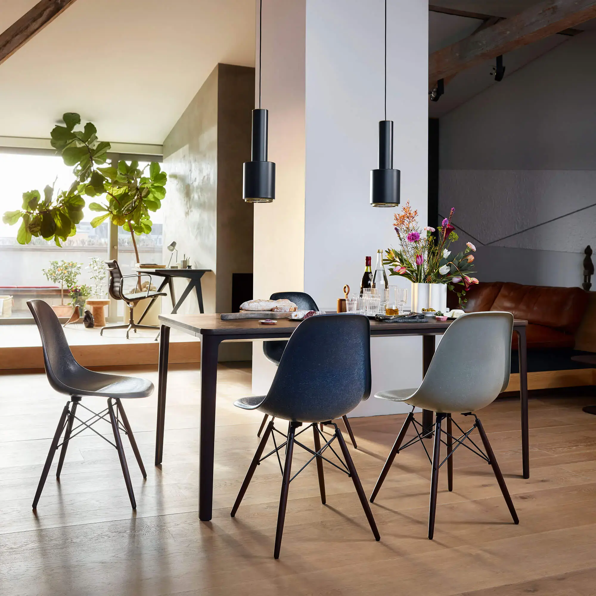 Eames Fiberglass Sidechair DSW