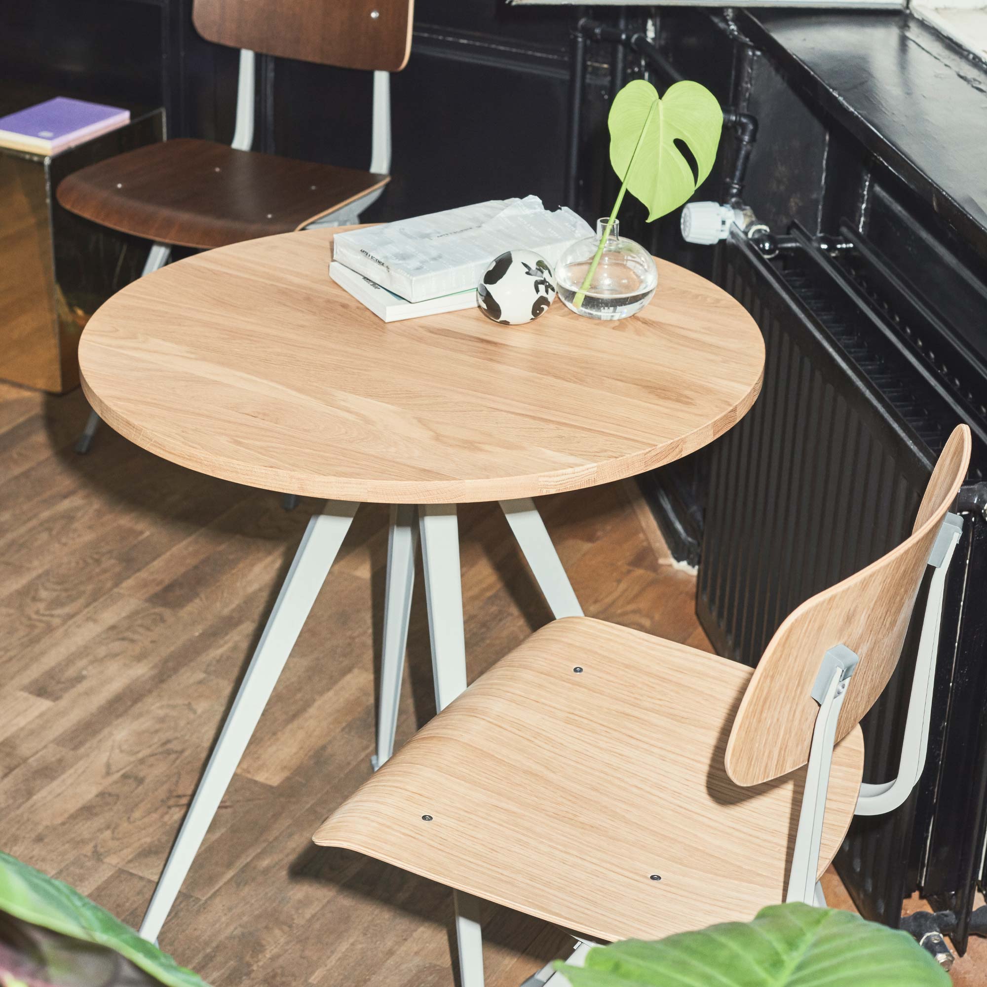 Pyramid 21 Café Table Tisch rund