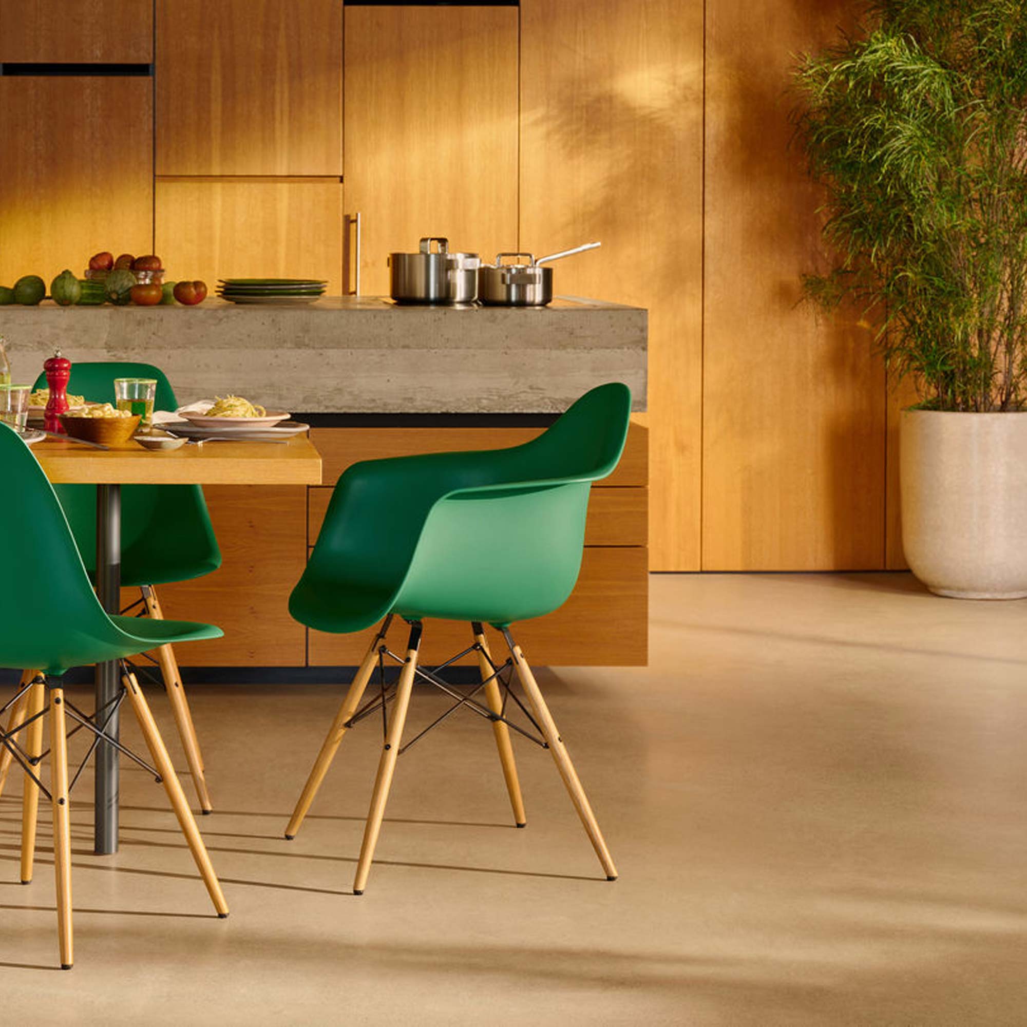 Eames Plastic Armchair DAW RE