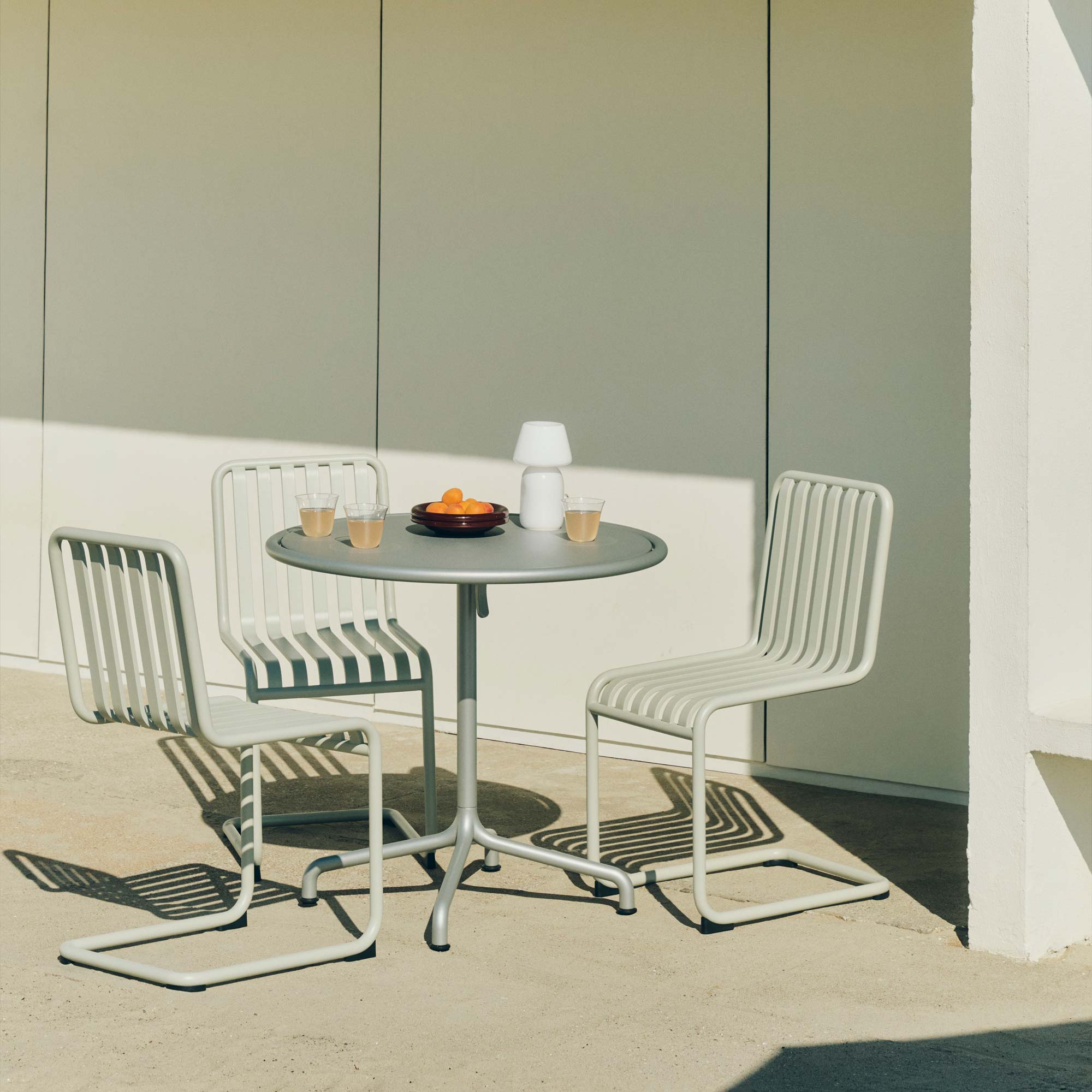 Palissade Cantilever Chair Stuhl