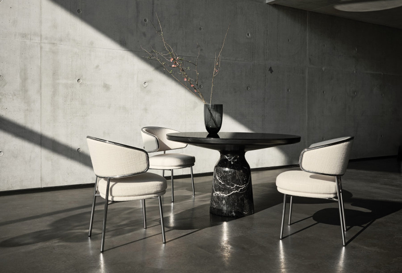 ClassiCon-aristo-armchair-chrome-bell-dining-table-nero-marquina-shia-vase-photo-frinzel