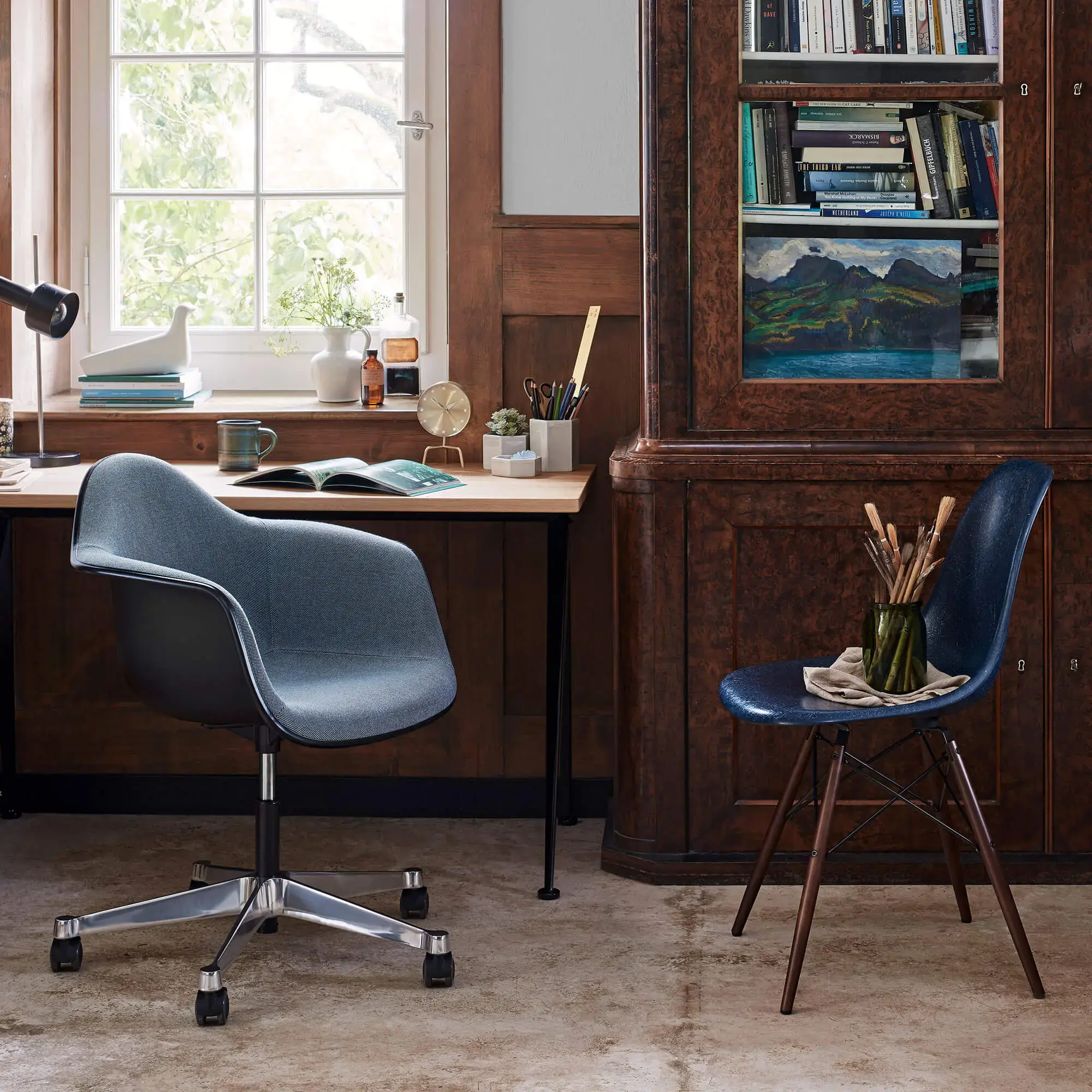 Eames Fiberglass Sidechair DSW